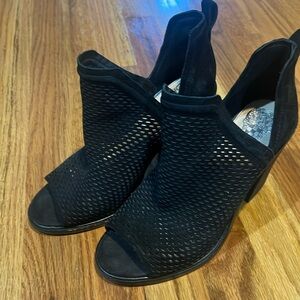 Vince Canuto peep toe bootie sandals size 8